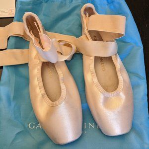 Gaynor Minden pointe shoes
